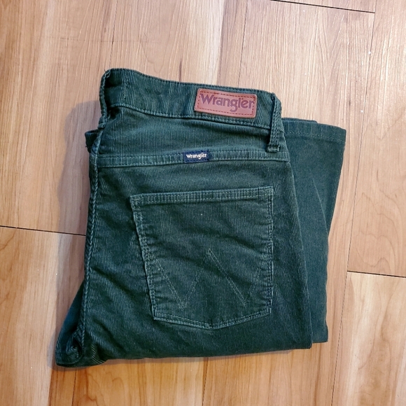 Wrangler | Women's 70s Cowgirl Flares - Picture 2 of 7